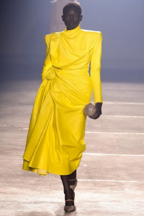 Stardust Aphrodite: Mugler’ın Yeni Duruşu ve Freitas’ın İlk Sahne Noktası