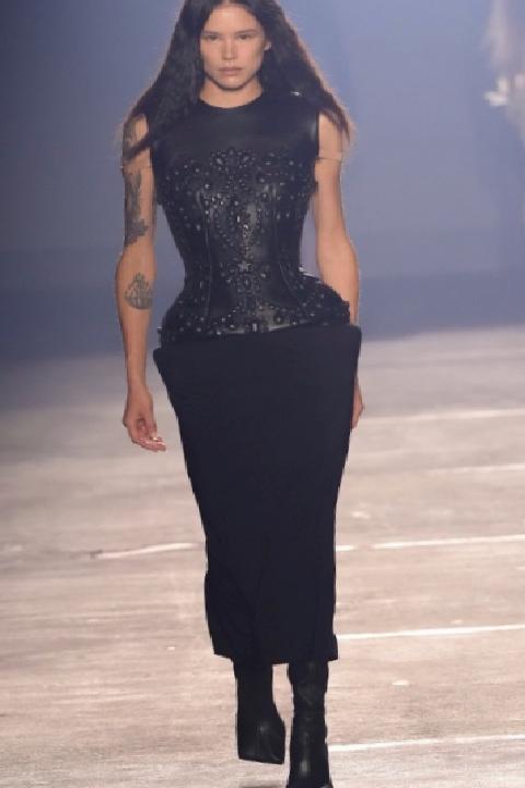 Stardust Aphrodite: Mugler’ın Yeni Duruşu ve Freitas’ın İlk Sahne Noktası