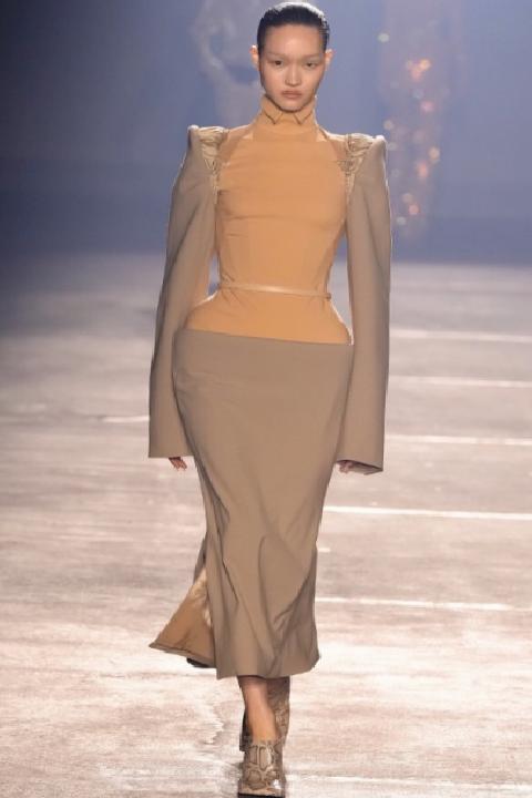 Stardust Aphrodite: Mugler’ın Yeni Duruşu ve Freitas’ın İlk Sahne Noktası