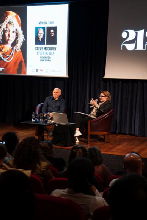 Steve McCurry ile Pera Müzesi’nde Ağırlanan Anlar: 50 Yılın Görsel Yolculuğu