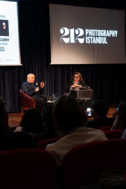 Steve McCurry ile Pera Müzesi’nde Ağırlanan Anlar: 50 Yılın Görsel Yolculuğu