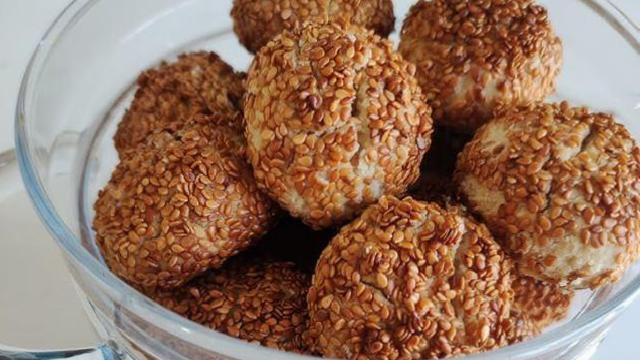 Tahinin Zengin Aromasıyla Tahta Sıcaklığında Tahinli Simit Kurabiye Tarifi