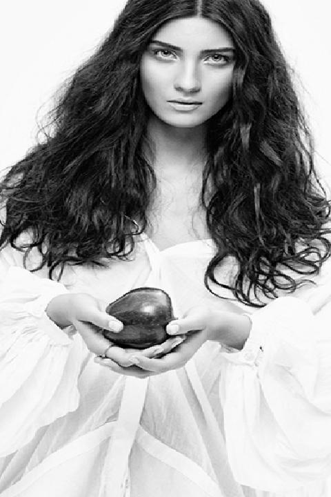 TAMERA / Fashion Photography: Tamer Yılmaz’ın Modayla Beden ve Kimlik Üzerine Görsel Yolculuğu