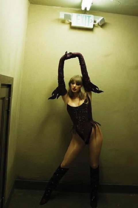 The Life of a Showgirl: Taylor Swift'in Yeni Yolculuğu ve Clinik Detaylar