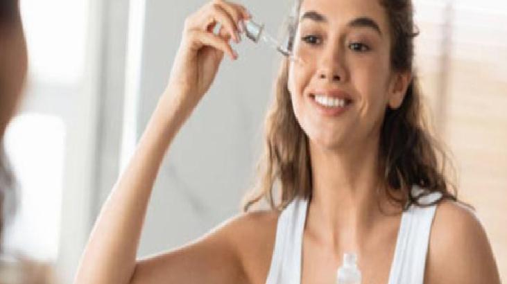 Yaşla Gelen Kırışıklıklara Karşı Basit Masaj ve Doğal Buz Banyosu: May ve Gina'dan Sıradışı Cilt Bakımı