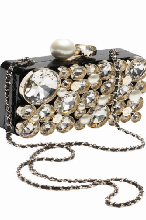 Zarafetin Akışkan Yüzü: Mücevherlerden Çantalara Uzanan Stil Köprüsü