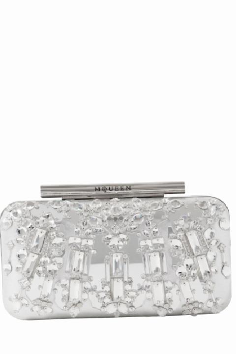 Zarafetin Akışkan Yüzü: Mücevherlerden Çantalara Uzanan Stil Köprüsü