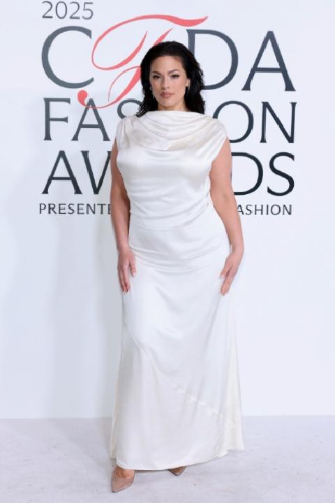 2025 CFDA Ödülleri: Sade Şıklığın Parıltılı Yıldızlara Eşlik Ettiği Geceden Notlar