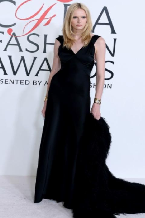 2025 CFDA Ödülleri: Sade Şıklığın Parıltılı Yıldızlara Eşlik Ettiği Geceden Notlar