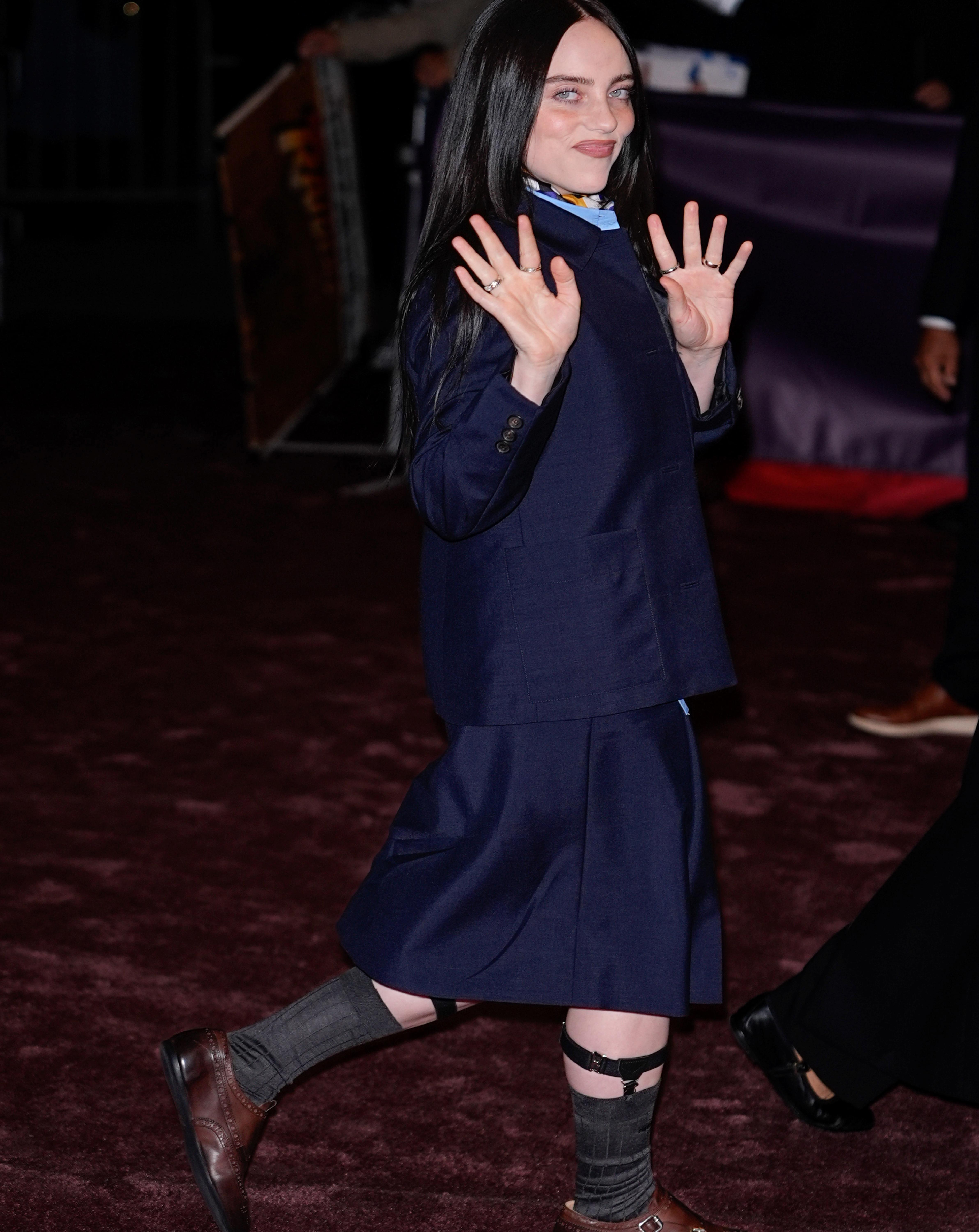 Billie Eilish'in Sosyal Sorumluluk Çağrısı: Zenginlikten Paylaşıma Dair Mesajı