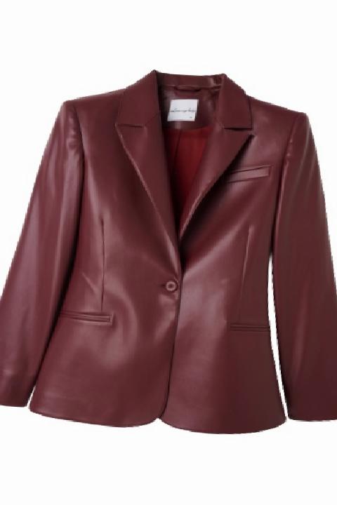 Deri Blazer Trendine Yolculuk: 2025 Sonbahar/Kış Sezonunun Şık Katmanı