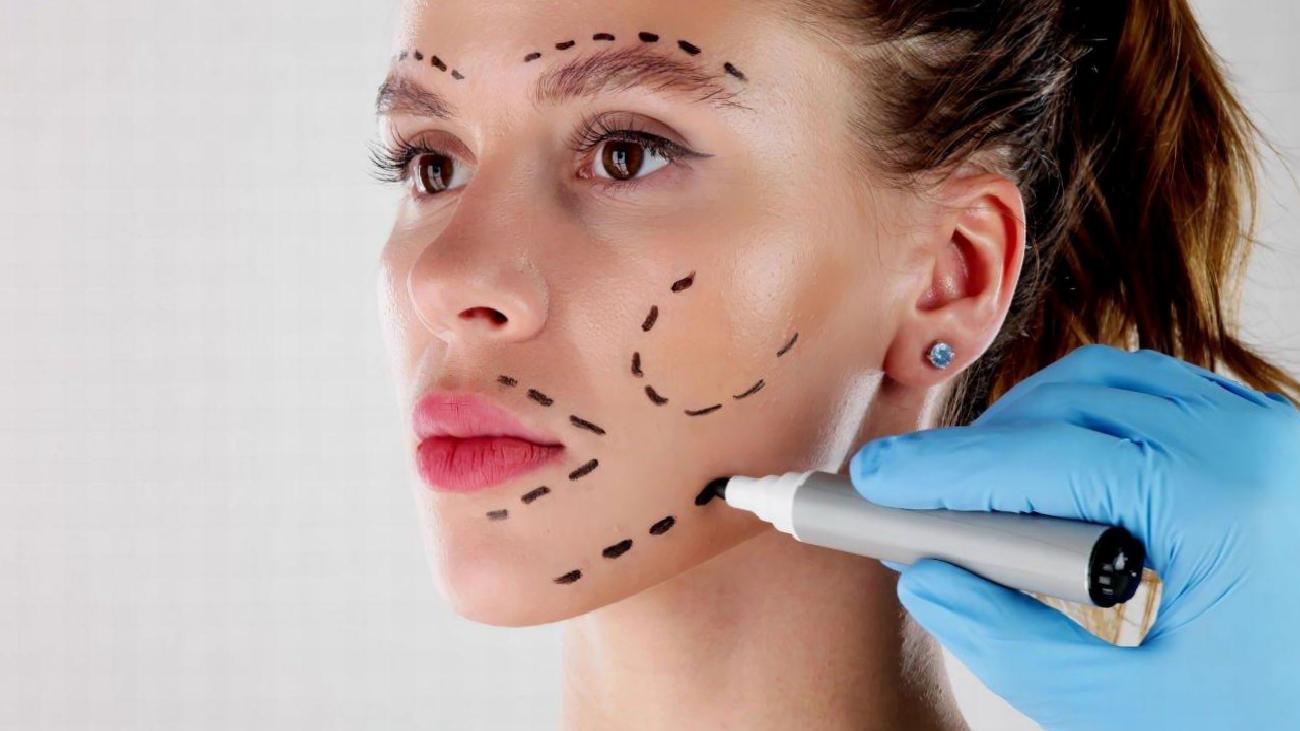 Estetik Baskı ve Psikolojik Etkiler: İdeal Görünüm İçin Yapılan Adımların Derin Analizi