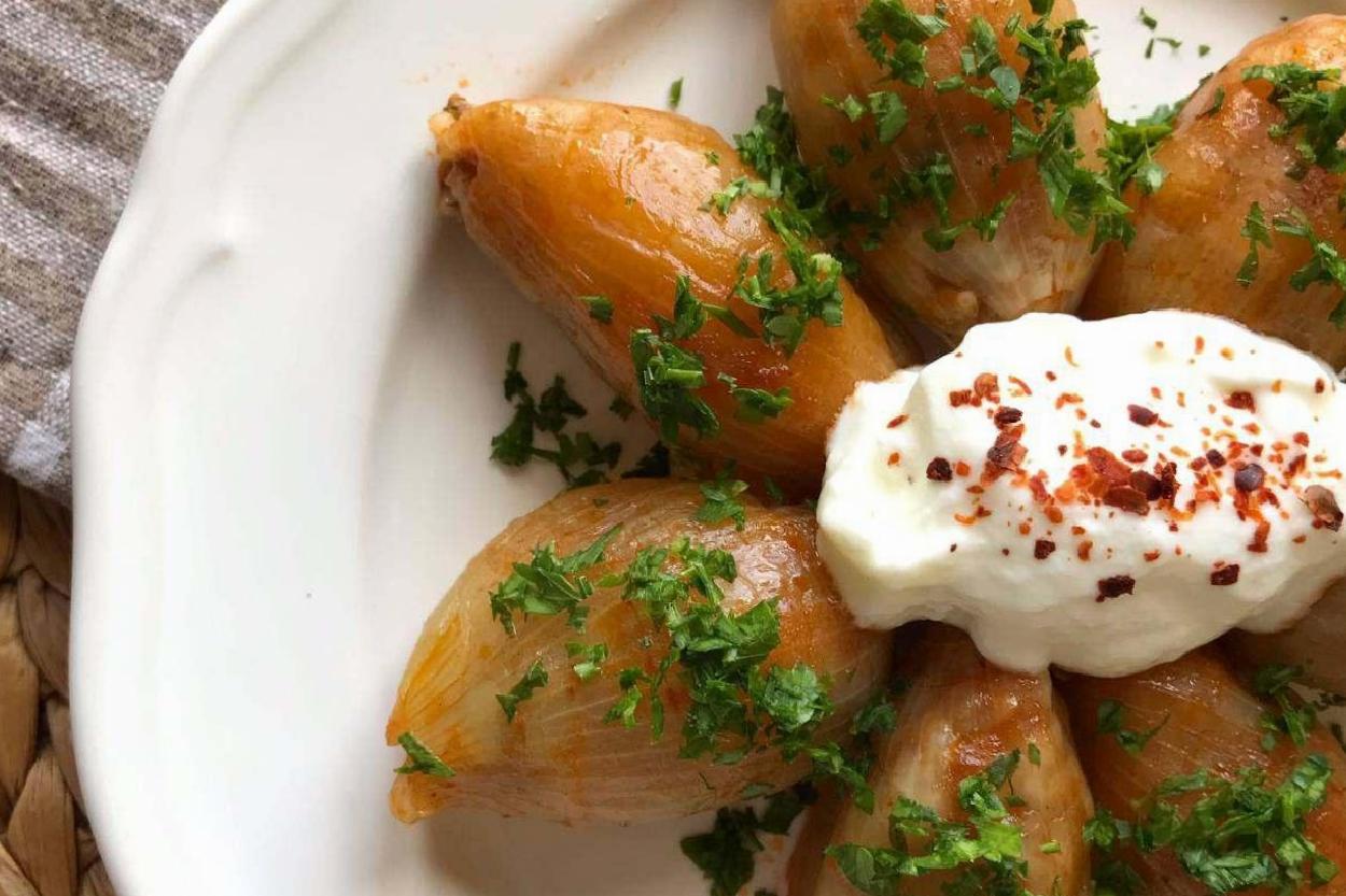 Etli Soğan Dolması: Nar Ekşisiyle Taçlanan Fırın Lezzeti