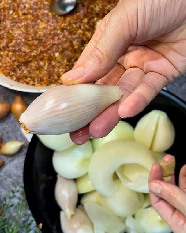 Etli Soğan Dolması: Nar Ekşisiyle Taçlanan Fırın Lezzeti