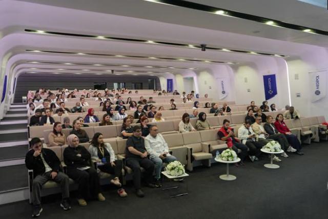 Hayat Bağışında Yeni Ufuklar: Kök Hücre Naklinin Güvenli ve Hayat Kurtarıcı Yolculuğu