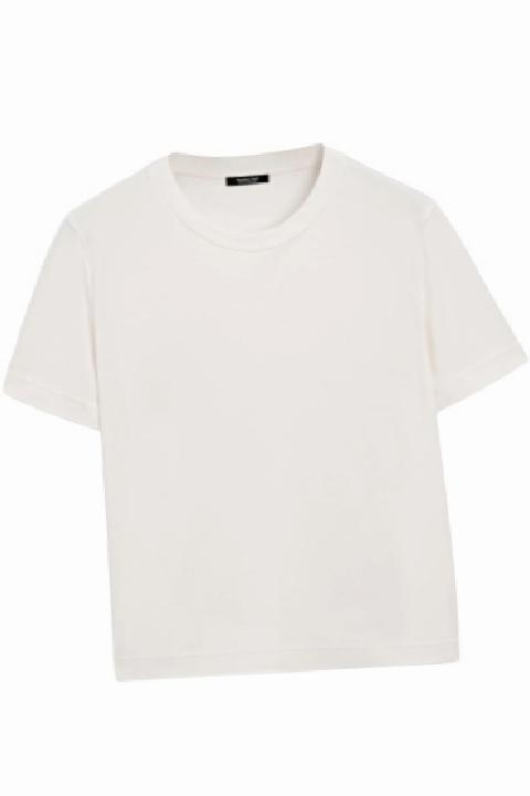 Kapsül Gardıroplar İçin Beyaz Tişört Seçiminin İncelikleri: Konfor ve Zamansız Şıklık