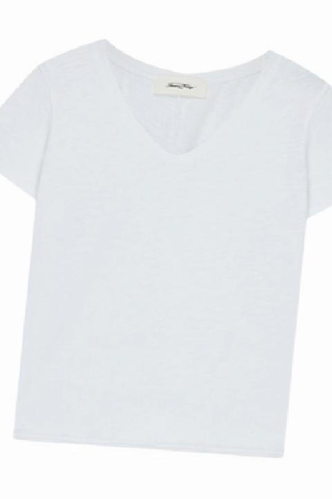 Kapsül Gardıroplar İçin Beyaz Tişört Seçiminin İncelikleri: Konfor ve Zamansız Şıklık