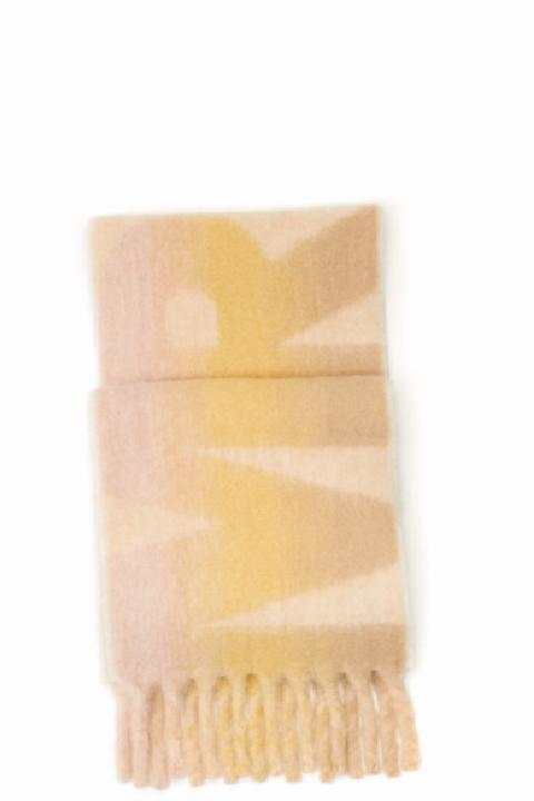 Kışın Atkı Trendleri: Sıcak Konfor ve Şık Dokunuşlar Bir Arada