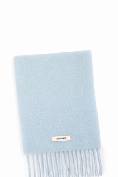 Kışın Atkı Trendleri: Sıcak Konfor ve Şık Dokunuşlar Bir Arada