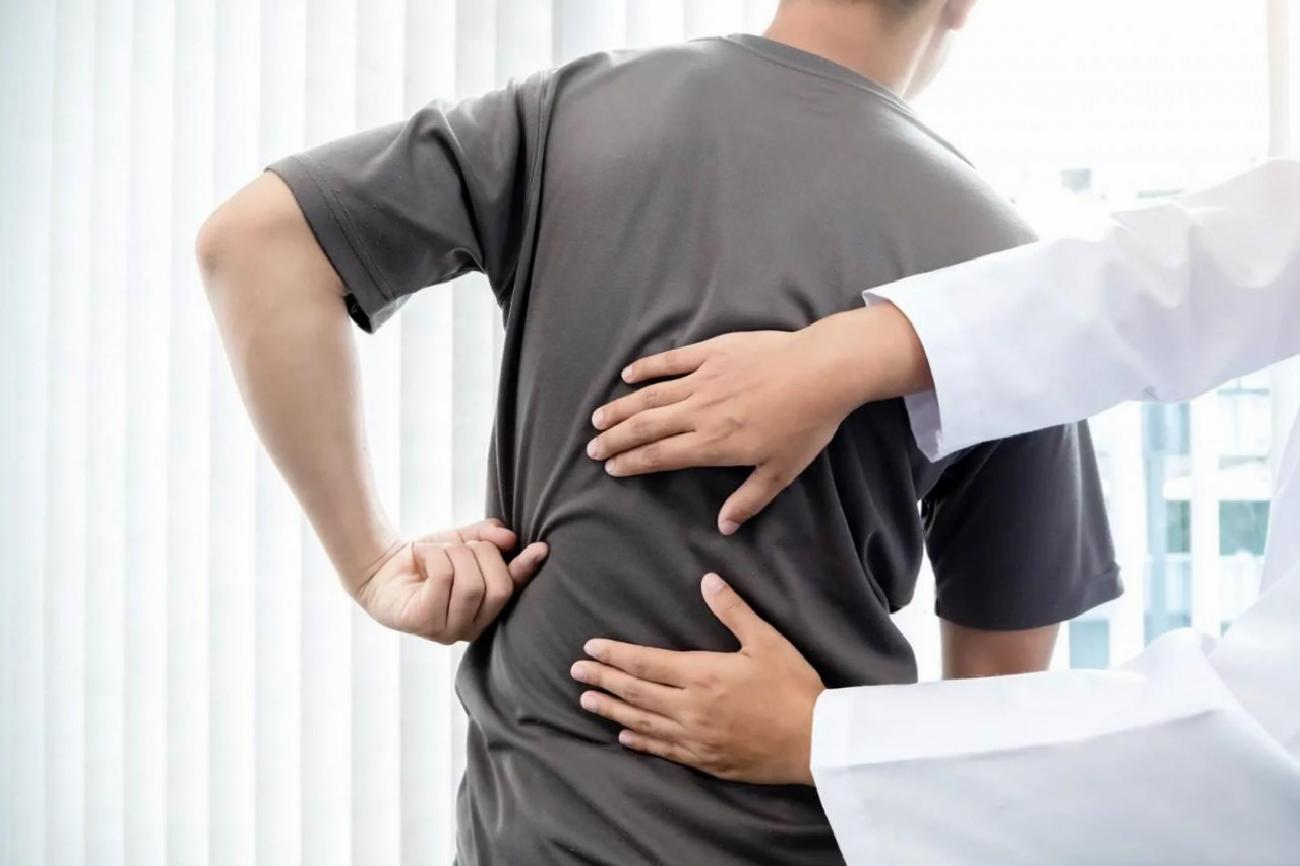 Ankilozan Spondilit: Gençlerde Bel ağrısının Ardındaki Gizli Tehdit ve Erken Tedavi Önemi