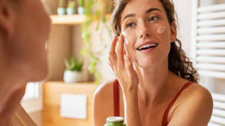 Bir Annenin Yüz İfadesini Yeniden Keşfetmesi: Estetik Dokunuşlar ve Günlük Rutinin Dönüştürücü Gücü