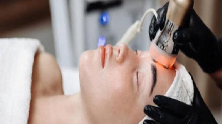 Bir Annenin Yüz İfadesini Yeniden Keşfetmesi: Estetik Dokunuşlar ve Günlük Rutinin Dönüştürücü Gücü