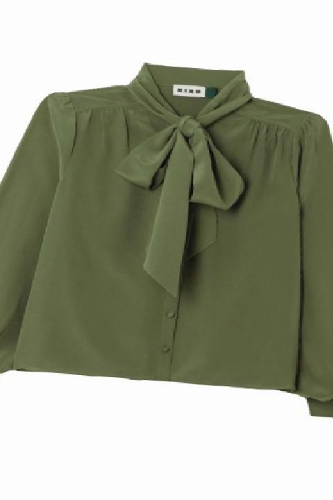 Fularlı Bluzlar: 2026 Gardıroplarında İşlevsel Şıklık ve Modern Drama