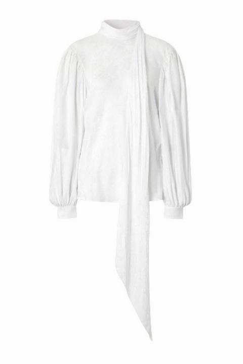 Fularlı Bluzlar: 2026 Gardıroplarında İşlevsel Şıklık ve Modern Drama