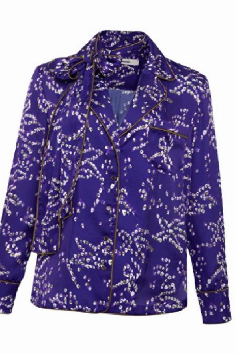 Fularlı Bluzlar: 2026 Gardıroplarında İşlevsel Şıklık ve Modern Drama