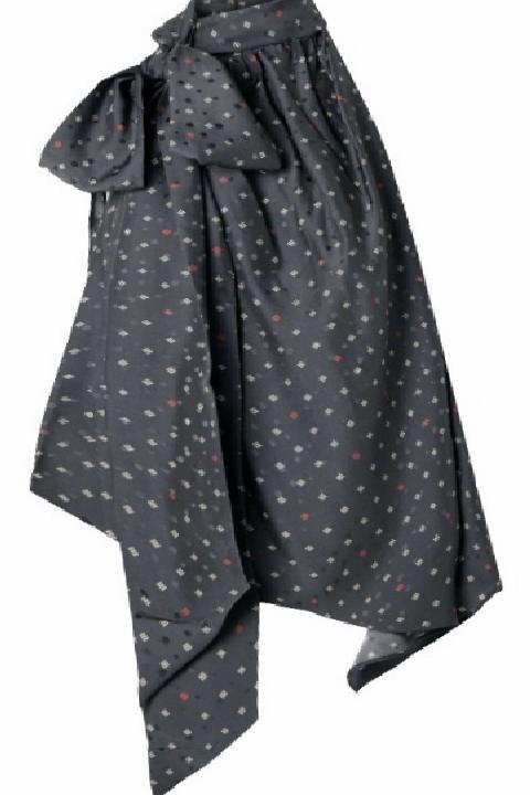 Fularlı Bluzlar: 2026 Gardıroplarında İşlevsel Şıklık ve Modern Drama