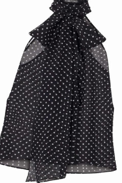 Fularlı Bluzlar: 2026 Gardıroplarında İşlevsel Şıklık ve Modern Drama