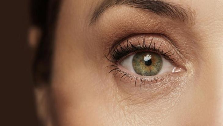 Göz Altı İçin Doğal Serum: İçerik, Kullanım ve Dikkat Edilecekler