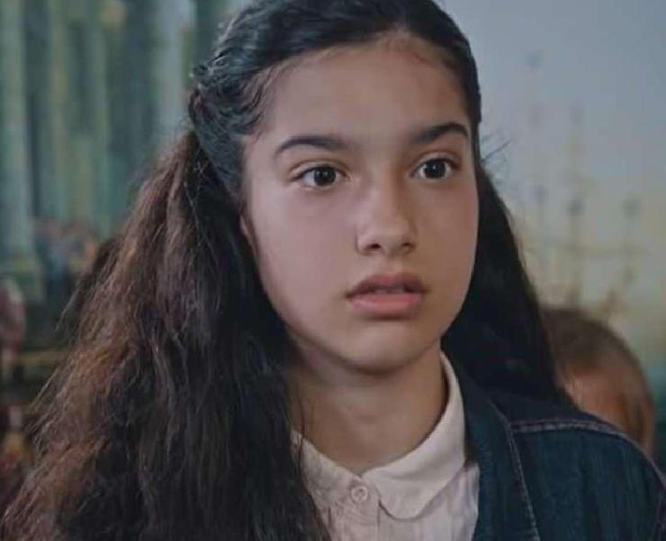 Özge Özpirinçci ve Kübra Süzgün Olayında Yaşananlar: Dolandırıcılık ve Tehdit İddiaları