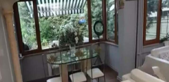 Pazar Gezmesi: Muazzez Ersoy’un Ofisinde Yeşil Bahçe ve Şık Detaylar