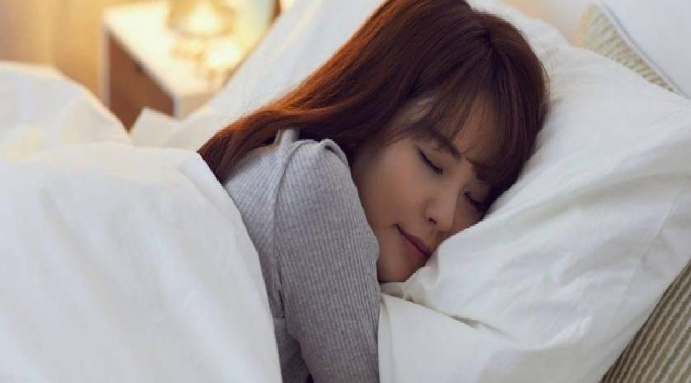 Uyku Pozisyonları ve Omurga Sağlığı: Doktor Tavsiyeleriyle Güçlü Bir Gece