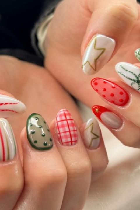 Yılbaşı Tırnak Trendleri: Parıltılı ve Cesur Desenlerle Gecenize Şıklık Katın