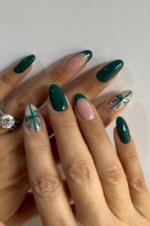 Yılbaşı Tırnak Trendleri: Parıltılı ve Cesur Desenlerle Gecenize Şıklık Katın