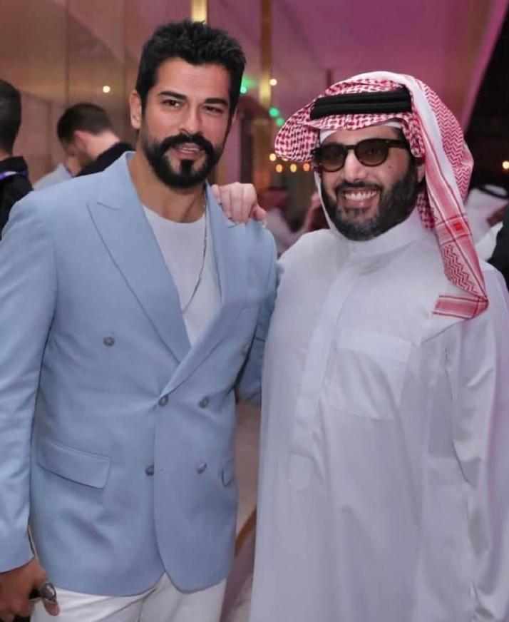 Burak Özçivit: Parayla İlgili İddialara Kesin Yanıt ve Saygı Vurgusu