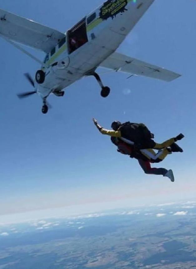 Buray Yenİ Zelanda’da Heyecan Dolu Paraşüt Deneyimi