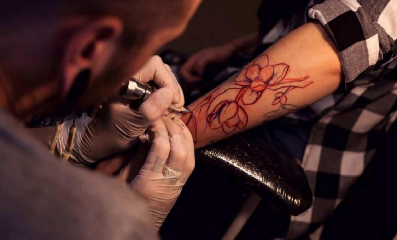 Dövme Mürekkebinin Bağışıklık Üzerindeki Darbe: Estetik Takıntı mı, Sağlık Riski mi?