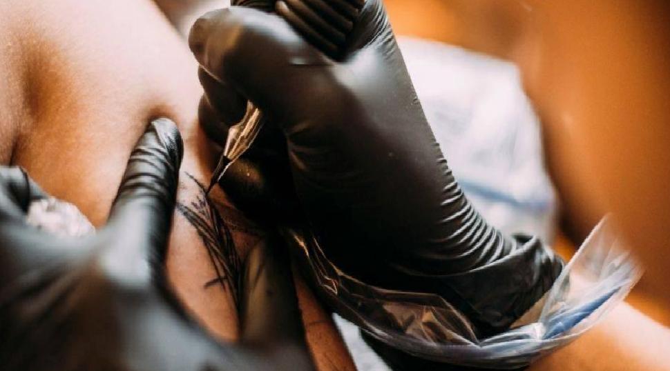 Dövme Mürekkebinin Bağışıklık Üzerindeki Darbe: Estetik Takıntı mı, Sağlık Riski mi?