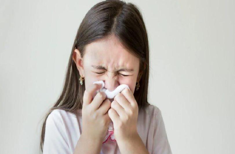 Ev Tozu Akarları ve Çocuk Sağlığı: Soğuk Havalarda Alerji Riski ve Üç Basamaklı Tedavi Yaklaşımı