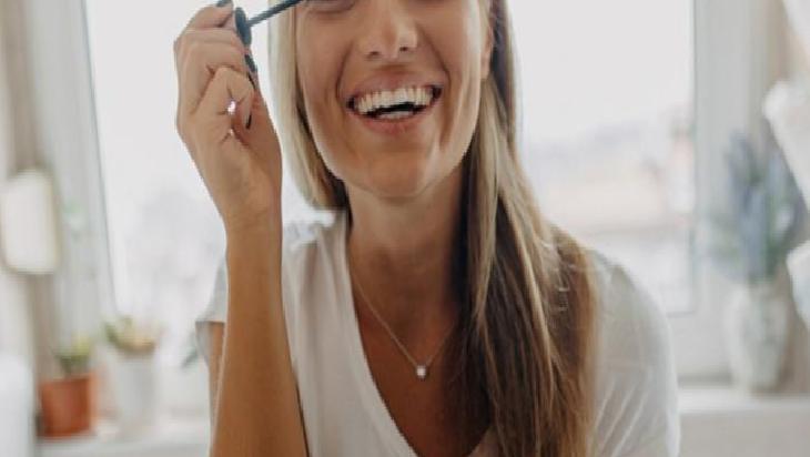 Göz Altı Makyajı: Rimelin Etkileri ve Yaşa Bağlı Değişimler