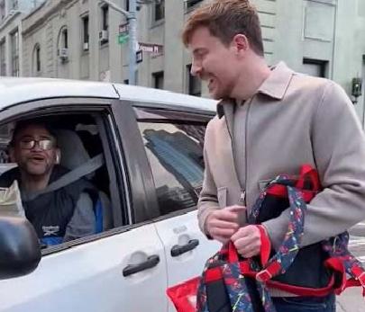 MrBeast'in Trafikte Sürpriz Para Dağıtımı: '1.000 Dolar İster Misiniz?' Anıların Şaşkınlığı