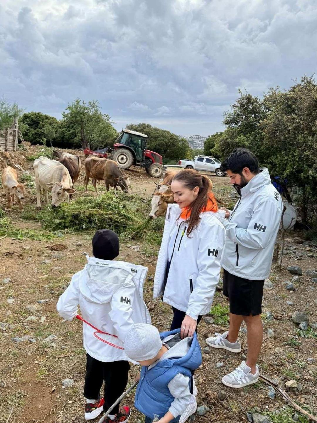 Paris sokaklarında aile pozları: Fahriye Evcen ve Burak Özçivit tatilde canlı paylaşımlarla dikkat çekti