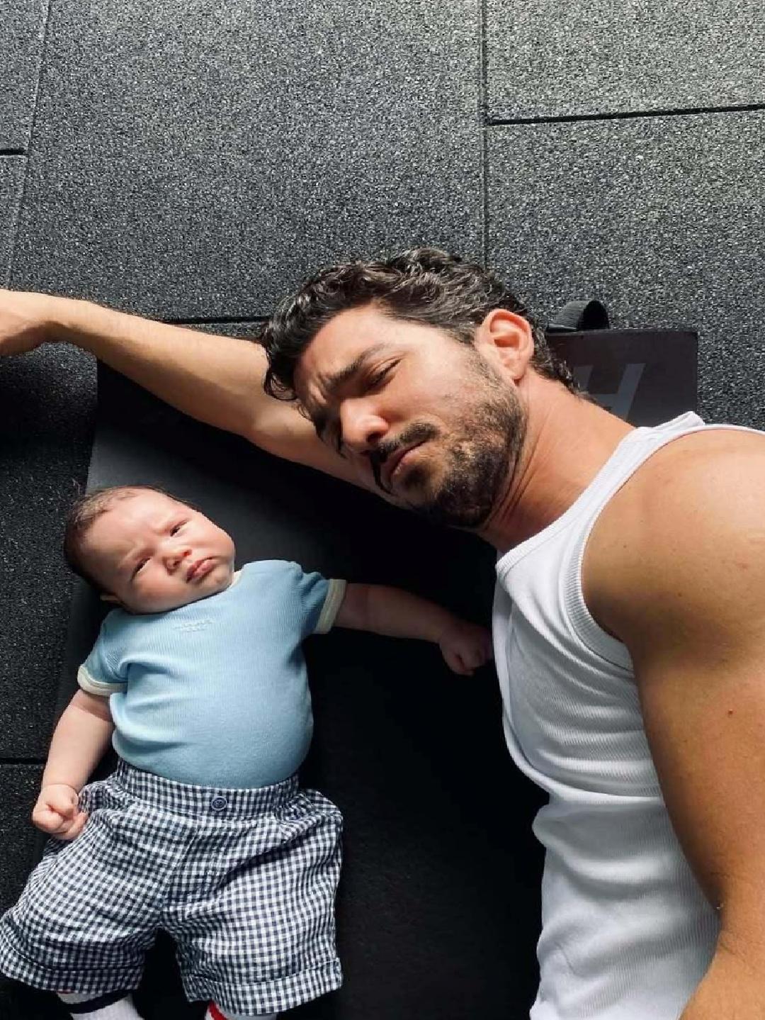 Pınar Deniz ve Kaan Yıldırım: Fikret Hakan’la Yeni bir yıl, annelik yolculuğunda umut dolu anlar