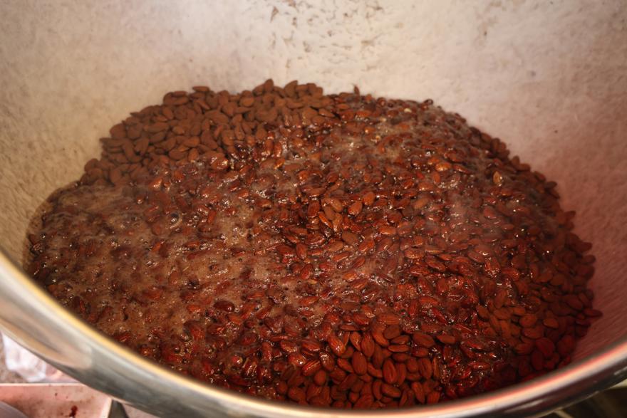 Badem Şekerinin Ramazan Coşkusu: Üretim Hızla Artıyor, Fiyatlar Yükseliyor