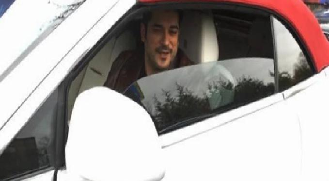 Burak Özçivit'in 35 Milyonluk Rolls-Royce ve Parkını Gözler Önüne Serdi