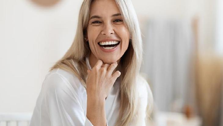 Cilt Nemini Destekleyen Doğal Maske: Gül Suyu, Bal, Yoğurt ve Aloe Vera