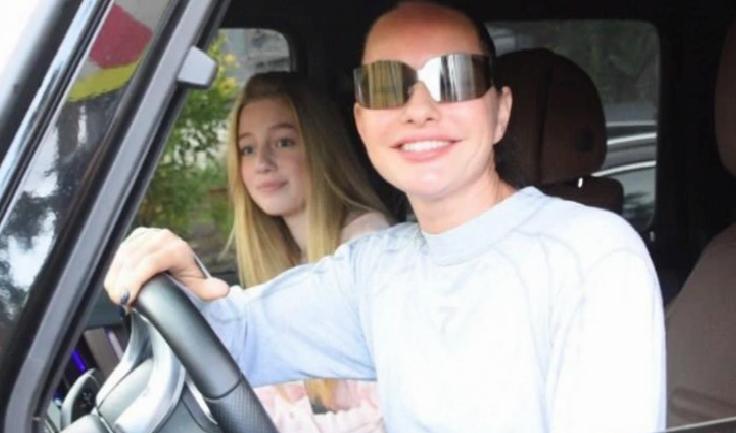 Doktorlar Dizisinin Unutulmaz Yıldızıyla Kızı Emine Özilhan Etiler'de Görüntülendi